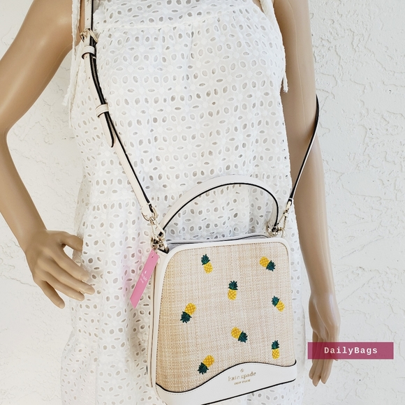 BEAUTIFUL KATE SPADE NWT PARCHMENT SMALL BUCKET EMBROIDERED STRAW CROSSBODY - Picture 5 of 9